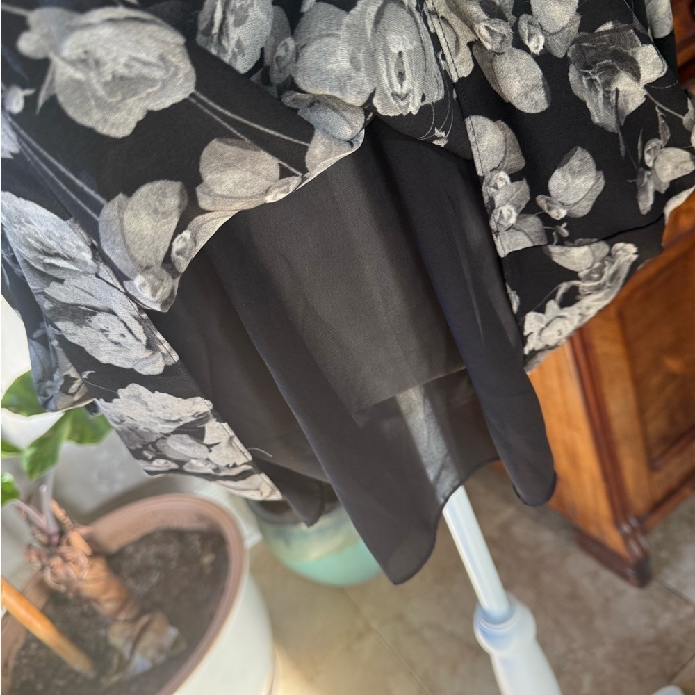 Max studio medium cold shoulder, long sleeve, ladies, blouse, excellent cond M - Picture 7 of 13